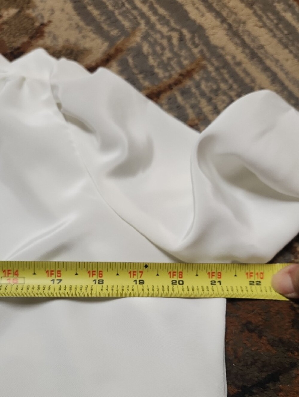 St. John White Pleated-Cuff Button-Down Shirt - Picture 12 of 12